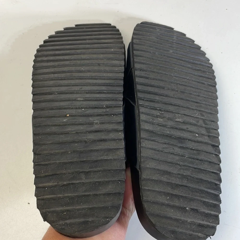 Stylus black criss cross sandals